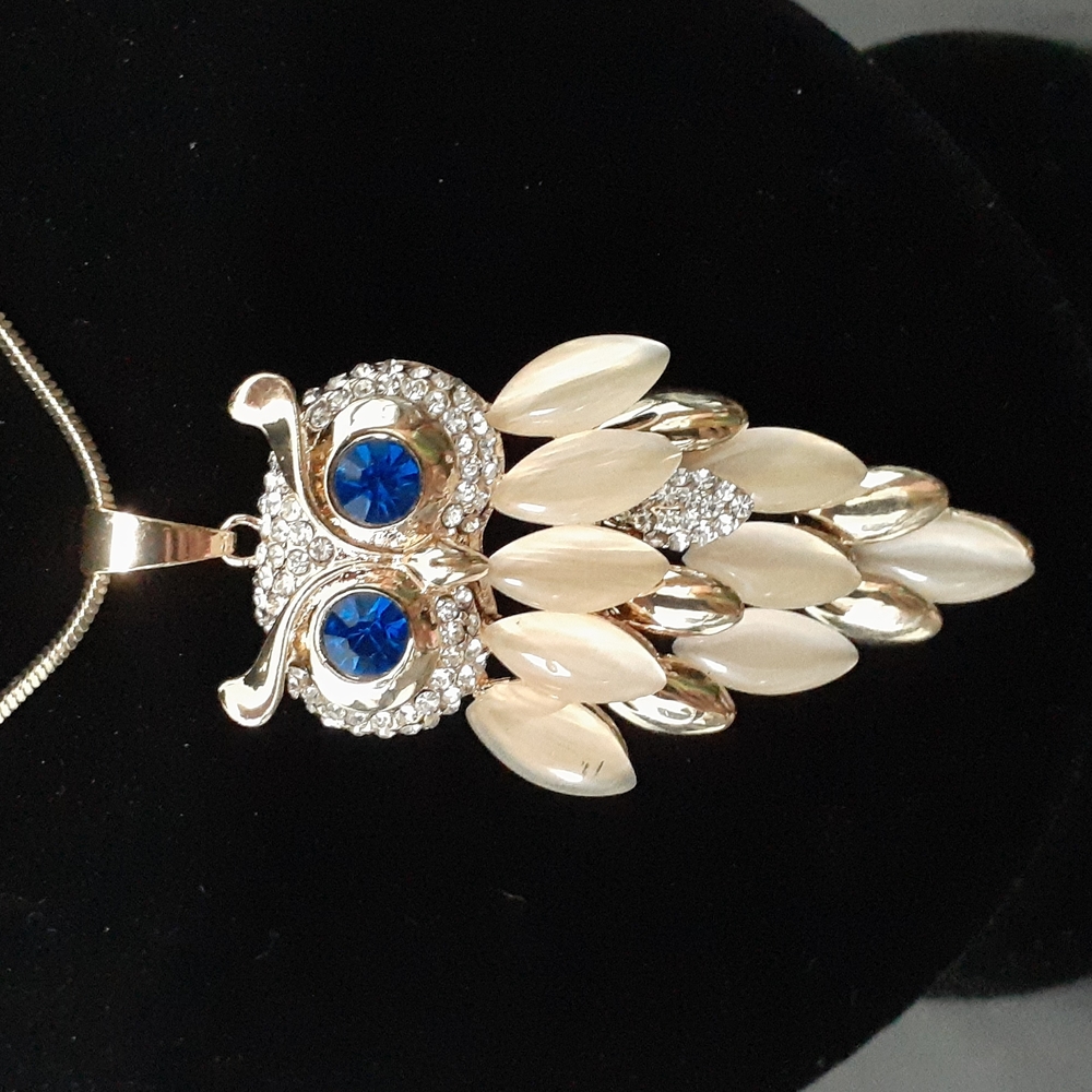 Gold Tone Owl Necklace